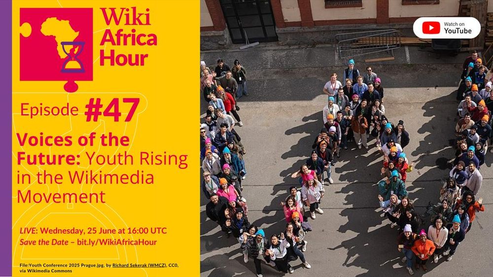 Youth standing in a W-shape to represent the Wikimedia Movement. 