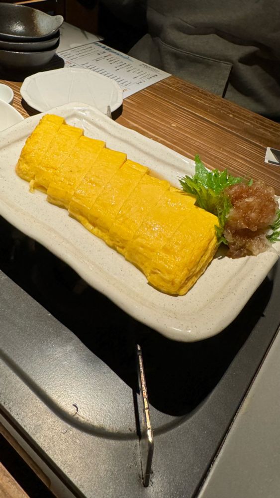 優しいお味のふっくらだし巻き卵。大根おろしと紫蘇ものってます。