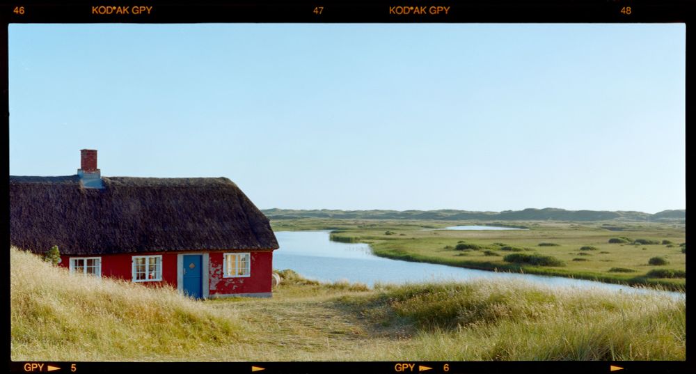 Ein altes Ferienhaus an der dänischen Westküste