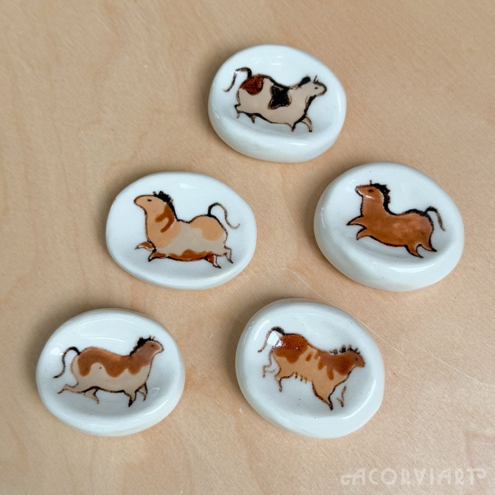 Ceramic worth stones with Lascaux horses on them