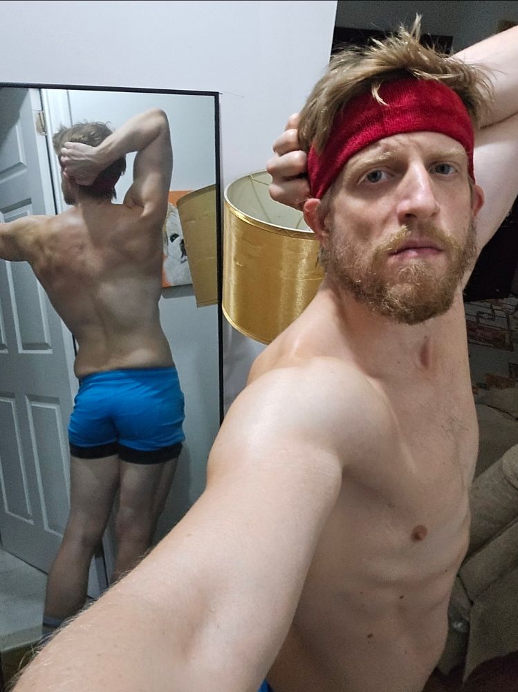 Noooooo don't stare at my huge ass