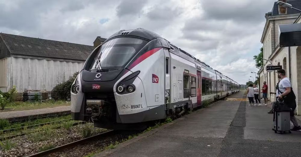 
Le 10 mai 2022, la victime était montée en gare de Jonzac en direction de Saintes. C’est lors de ce trajet qu’elle a été agressée sexuellement par le quadragénaire. 