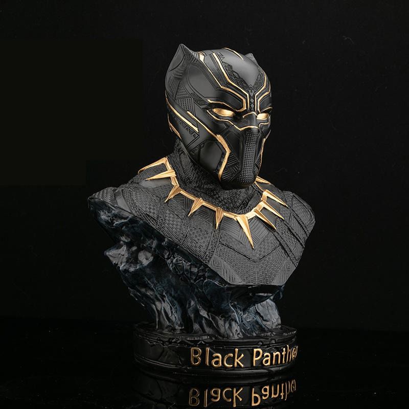 Black Panther bust sculpture that has no lips.