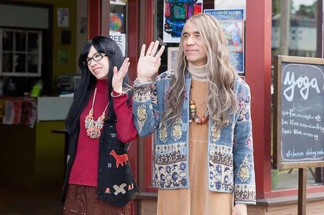 Carrie Brownstein and Fred Armisen as lesbian bookstore owners on Portlandia