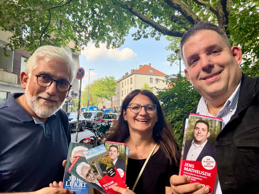 Jörg, Edith und Jens im Wahlkampf im Bochumer Ehrenfeld unterwegs