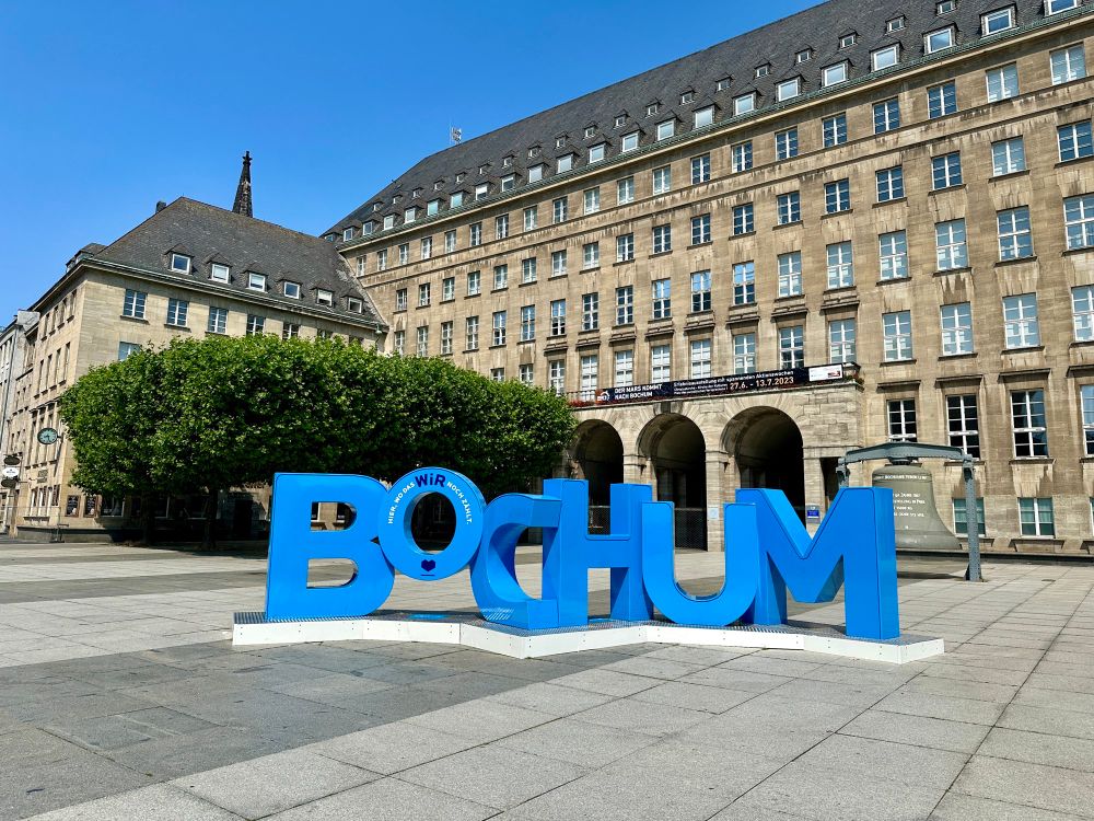 Rathaus Bochum mit dem Bochum-Schriftzug