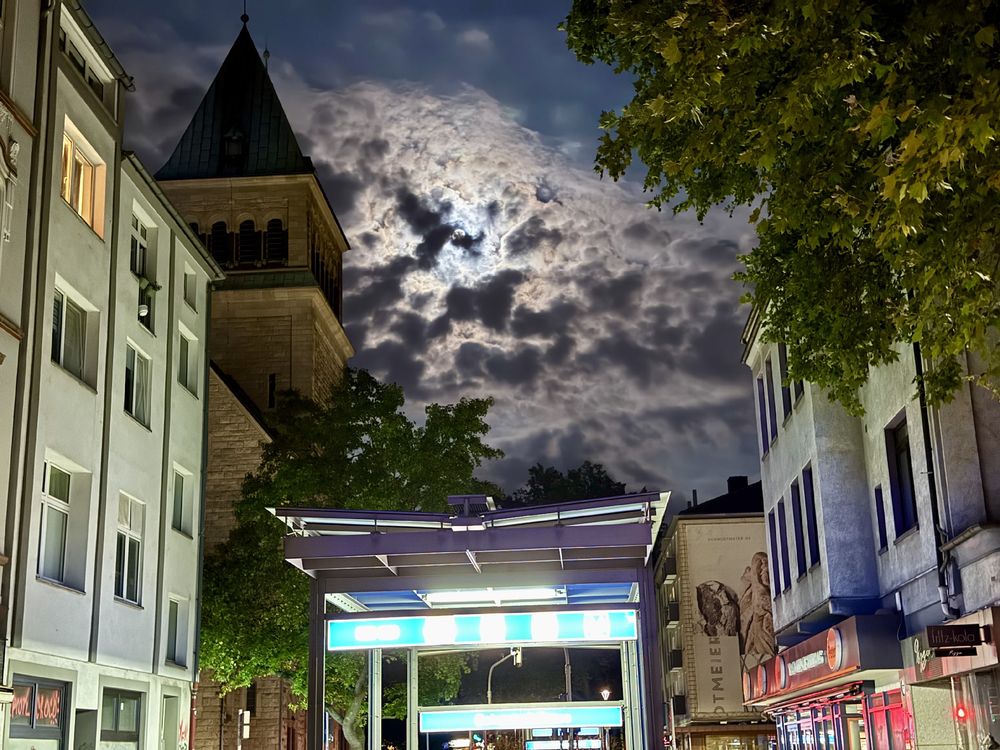 Nachts am Hans-Ehrenberg-Platz in Bochum