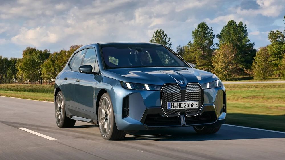 Pressefoto eines BMW IX