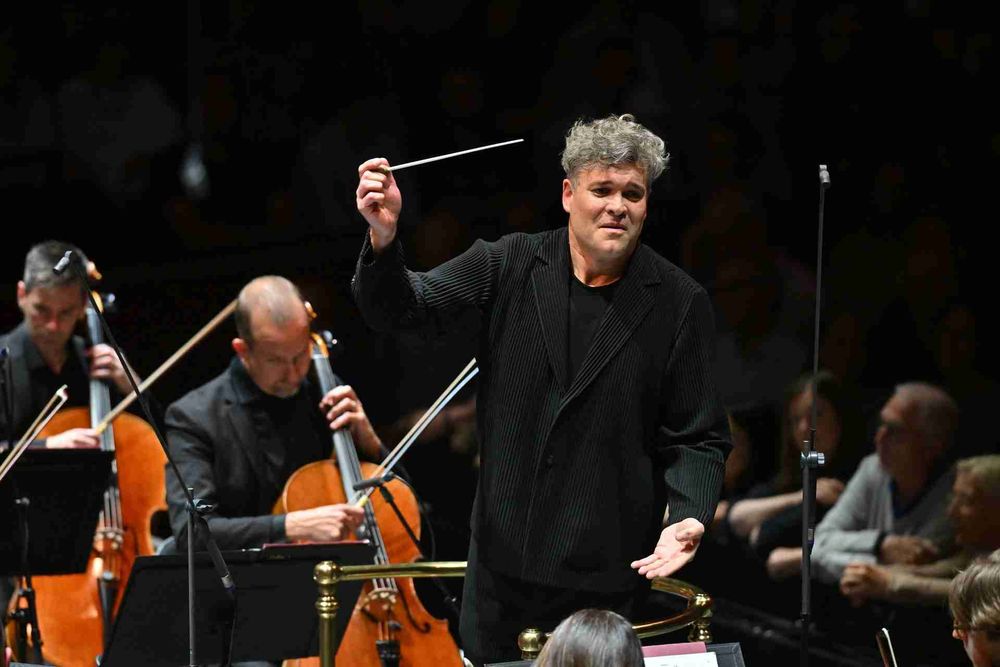 The BBC Scottish Symphony Orchestra conducted by Ryan Wigglesworth perform Ryan Wigglesworth: for Laura, after Bach, Wolfgang Amadeus Mozart: Piano Concerto No. 20 in D minor (Mariam Batsashvili piano) and Anton Bruckner Symphony No. 7 in E major as part of the BBC Proms in the Royal Albert Hall. Photo: Mark Allan / BBC