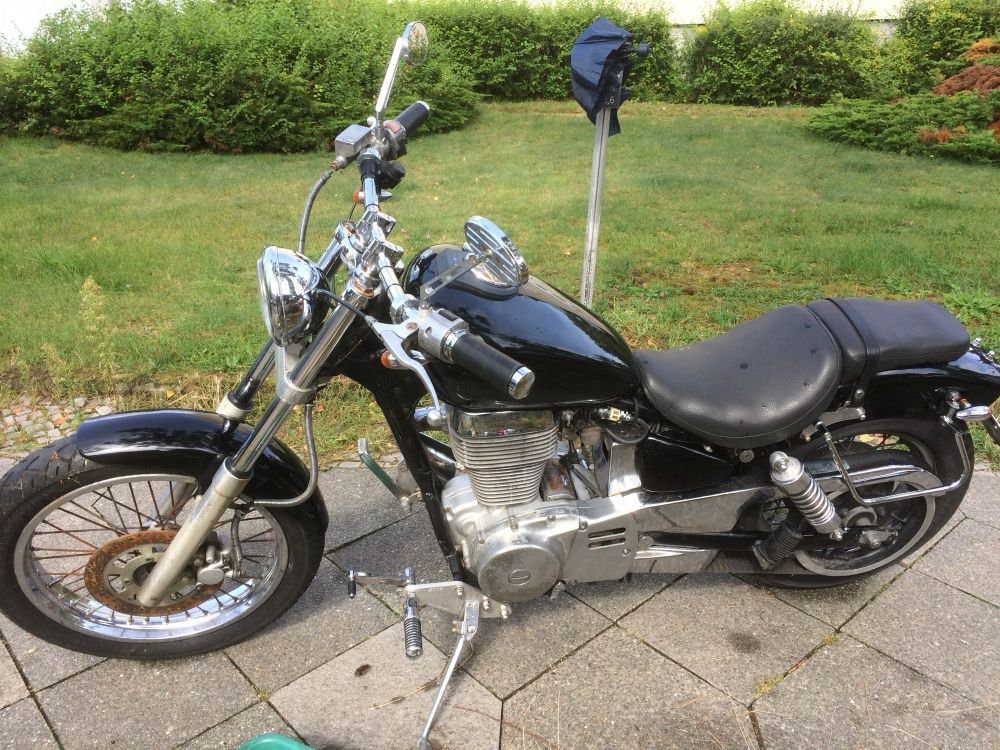 Meine alte Suzuki Savage LS 650, 
Baujahr 1988 in schwarz.