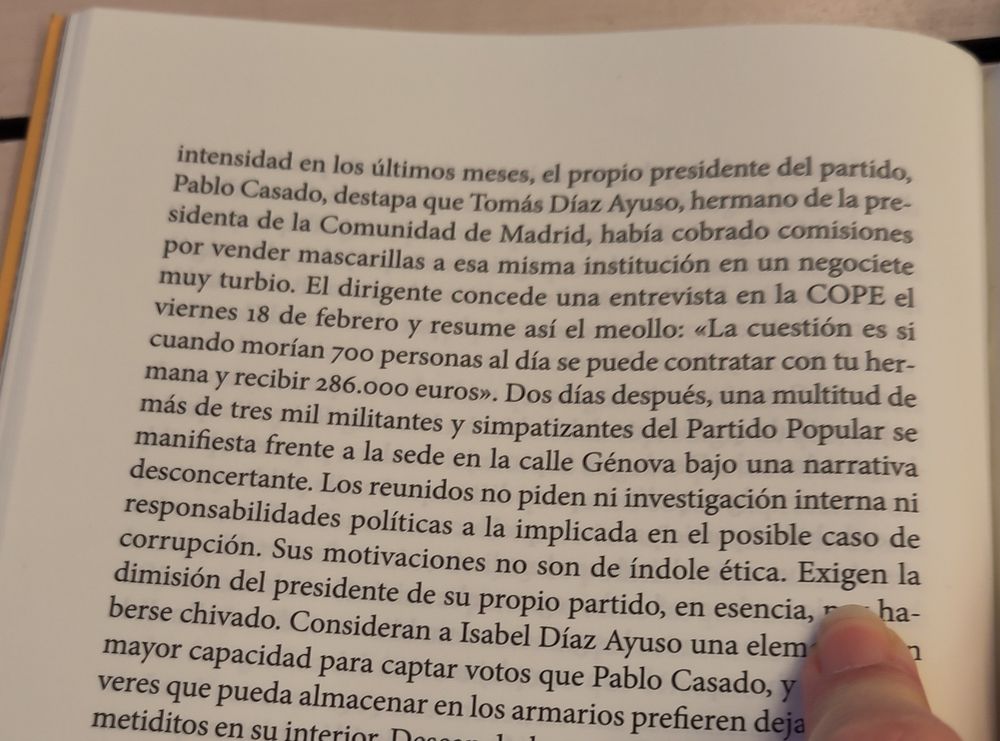 Extracto del libro Malismo de Mauro Entrialgo donde comenta el fin de Pablo Casado como presi del PP por chivarse de la loca de Madrid
