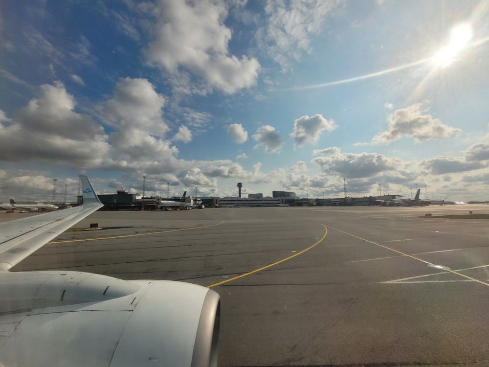 Picture of Stockholm Arlanda airport from a taxi-ing plane with a partly cloudy but sunny sky