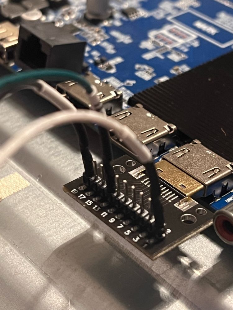 hdmi breakout board with cables connected to pins gnd 14 and 2