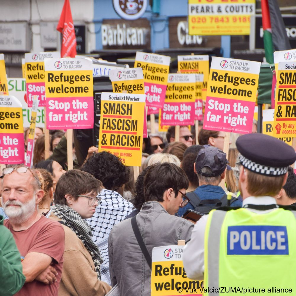 📷 'Refugees welcome' protesters gathered outside London's Thistle Hotel, where migrants are housed, over the weekend.

In the UK, housing for migrants has become a hot-button issue amid rising housing costs.
