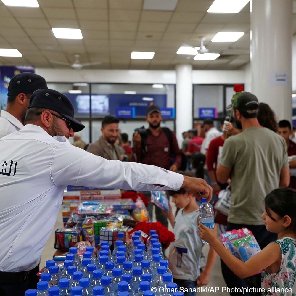  Since December 2024, around 700,000 Syrians have returned from neighboring countries -- 200,000 of them from or via Lebanon -- many without formal assistance.
