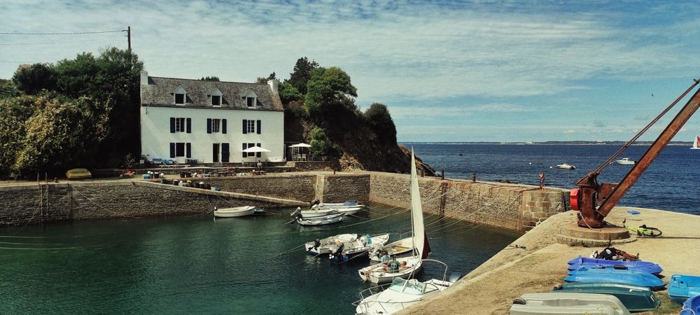 Un petit port de l'île
