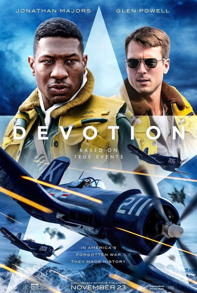 Jonathan "je frappe les femmes" Majors et Glen Powell dans Devotion