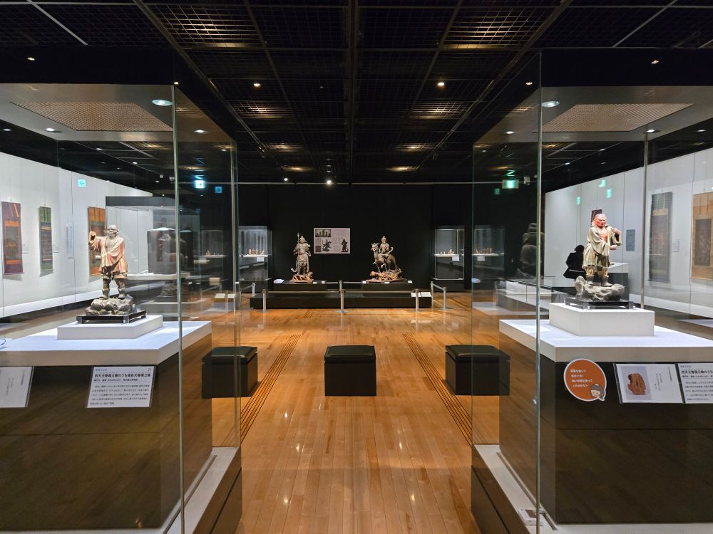 秋季特別展「眷属」（龍谷ミュージアム）展示風景