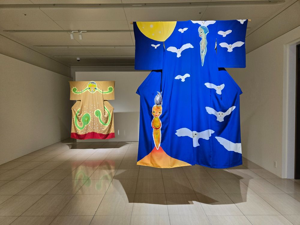 「加藤泉×千總 絵と着物」（千總ギャラリー）展示風景