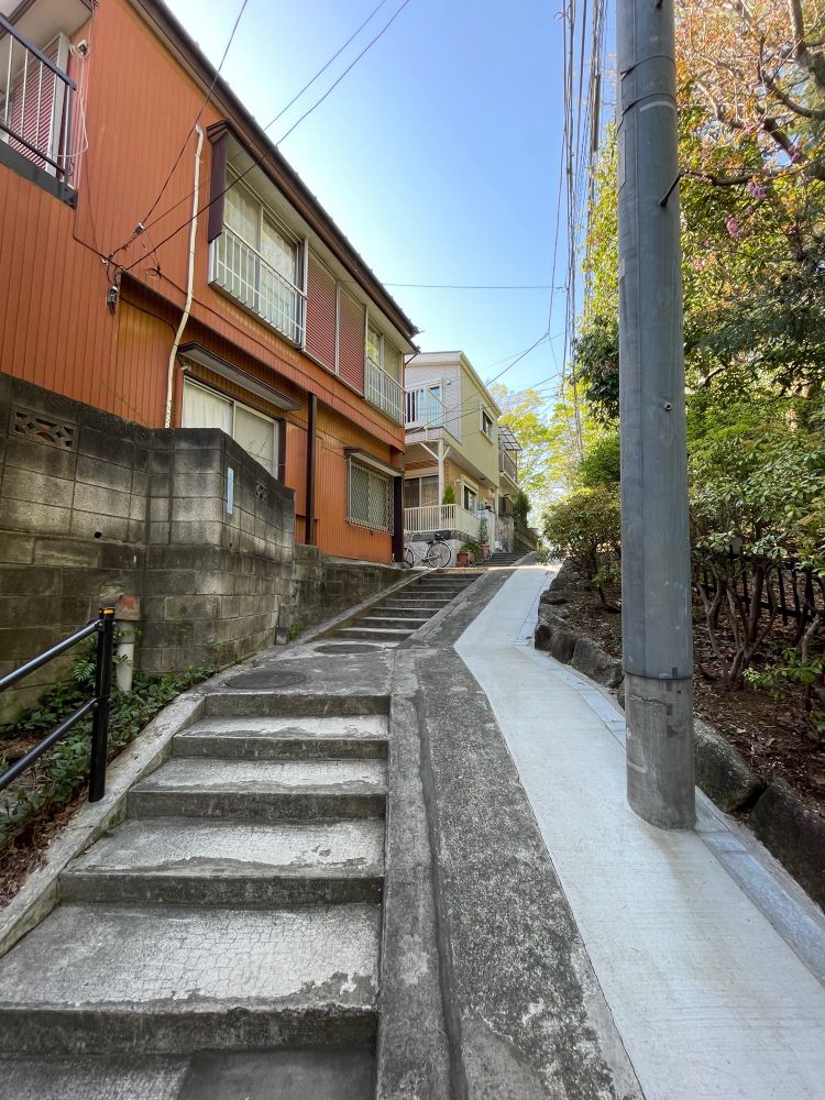 板橋区 赤塚付近の裏道。階段が続く。
