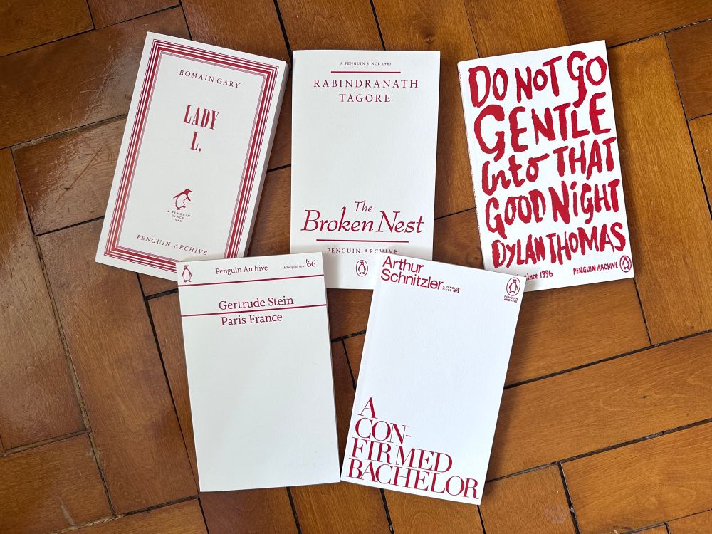 Five books by Romain Gary, Rabindrath Tagore, Dylan Thomas, Gertrude Stein and Arthur Schnitzler, in stylish red-on-white text-based designs. Format is small (A-format) paperbacks. 
