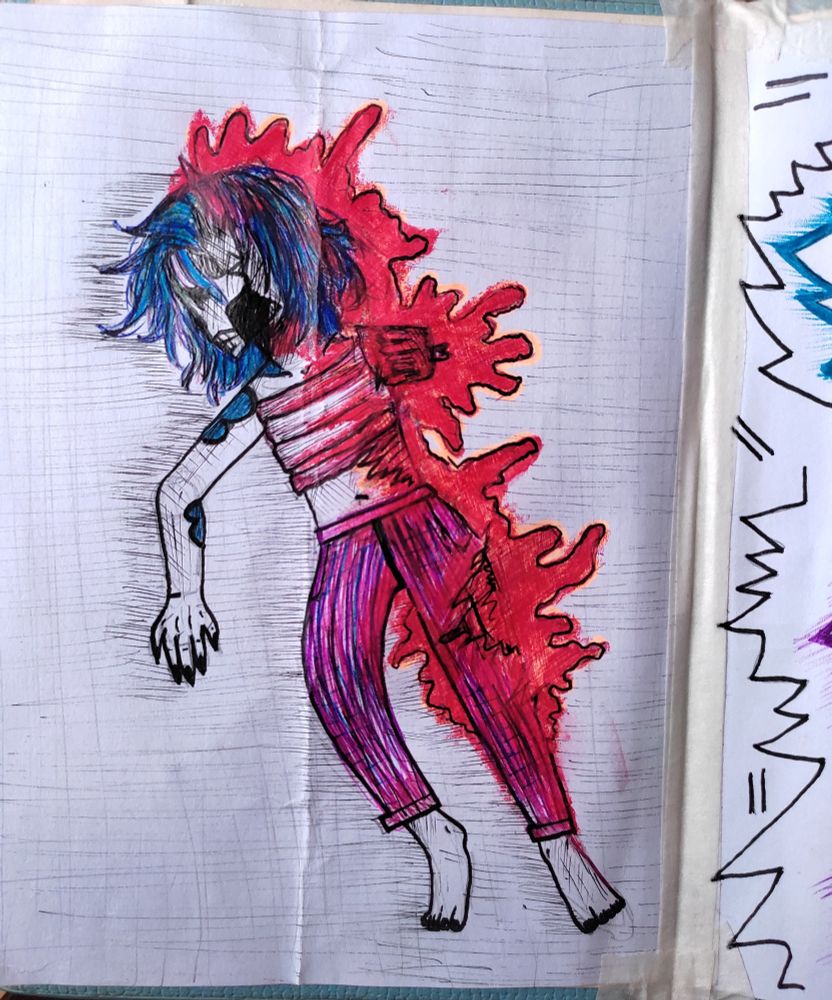 arte de uma personagem branca de cabelos azuis, fitas ao redor do peito, calças roxas e descalça estirada no chão (representação da personagem Jinx de Arcane). metade de seu corpo está destruído — o seu crânio está à mostra, seu braço esquerdo explodido e seu fêmur exposto — há muito sangue espalhado pelo chão.