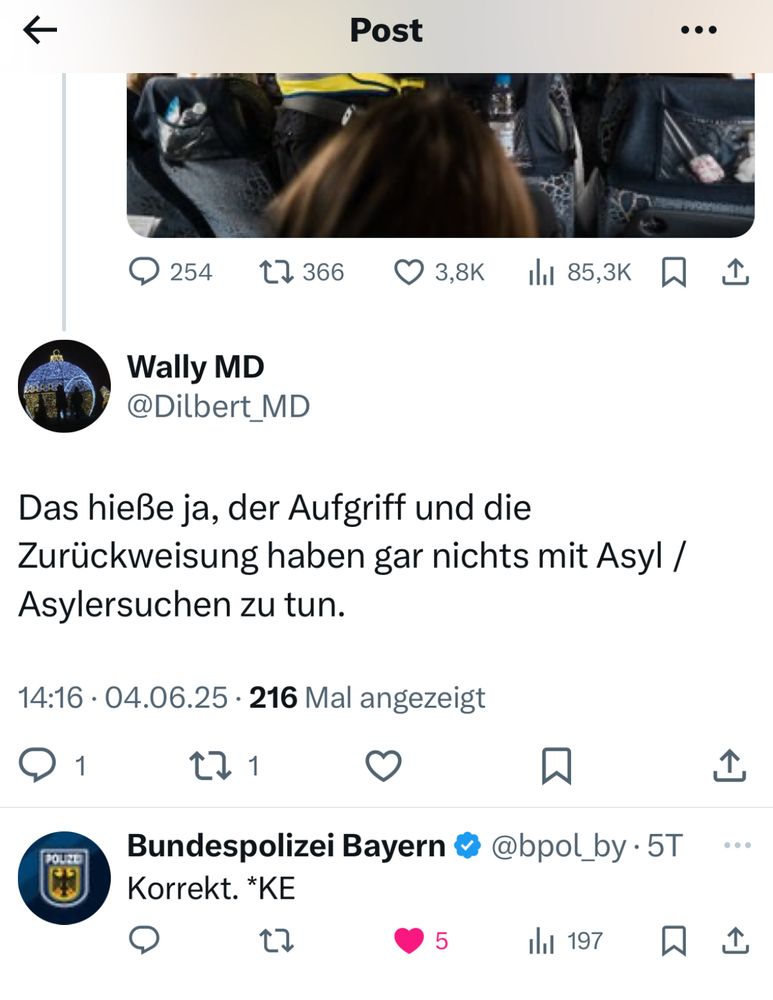 Tweet der Bundespolizei Bayern, die bestätigt, dass die zuvor von ihnen kommunizierten Aufgriffe und Zurückweisungen nichts mit Asyl/Asylersuchen zu tun haben.
Hintergrund: Gemeldet wurden Aufgriffe/Zurückweisungen wegen ungültiger Dokumente verschiedener Art.
