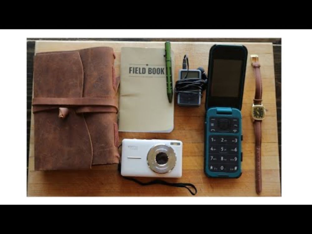 Living Without a Smartphone In 2025