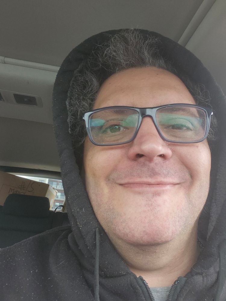 Skar looking tired in her car