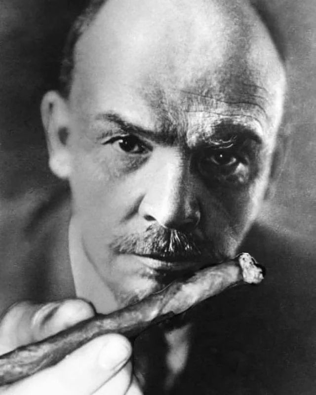 Lenin offering you a blunt