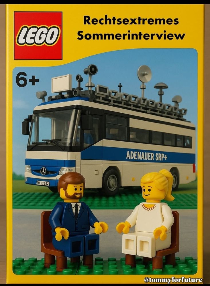 Fake Lego Werbung für ein Set Rechtsextremes Sommerinterview
Im Vordergrund eine männliche und eine weibliche Lego Figur, dahinter der Adenauer SRP aus Legosteinen