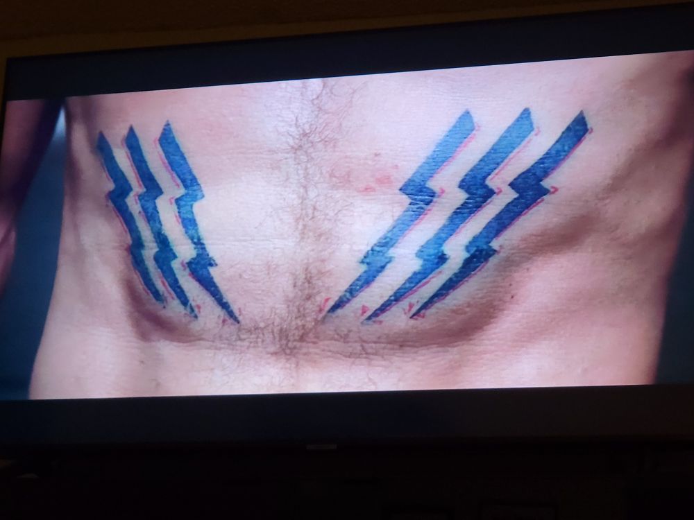 Two sets of tattoos of three lightning bolts each, on Robert De Niro's abdomen in Cape Fear