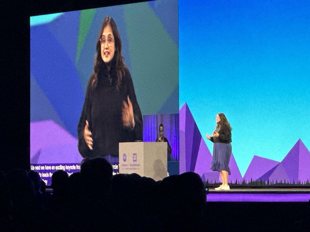 Nikhita Raghunath on stage at Kubecon