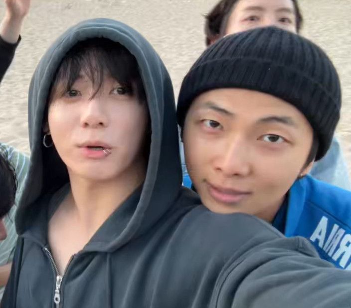 namkook on weverse live in 2025, namjoon's chin on jungkook's shoulder