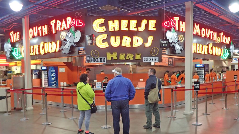 Accepts credit cards<br>Open 8 a.m. to 9 p.m. (8 p.m. Labor Day)
