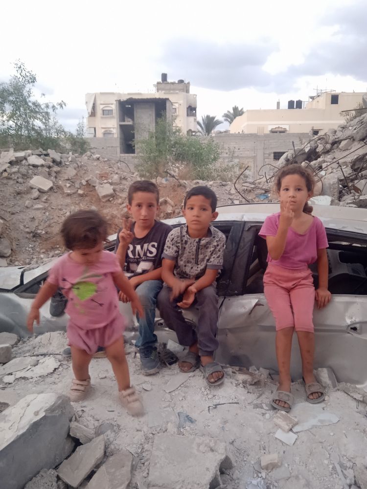 Help 🍉🆘🆘us even a little, this is a great difference for us. We lost our home and our work. We have not left for us to help children in obtaining the most basic elements of the life they lost.😭💔