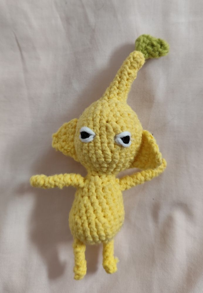 Pikmin amarillo hecho a crochet