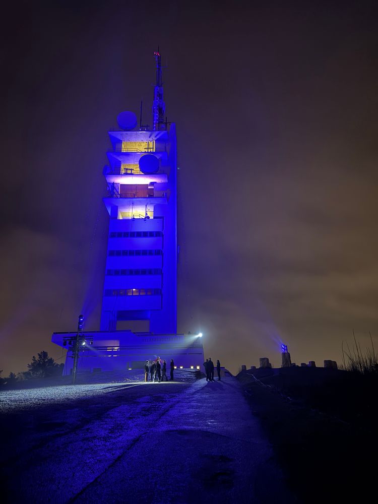Ullandhaugtårnet lyst opp noe voldsomt 11.des 2025