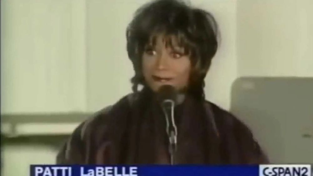 Patti Labelle of "Where are my backup singers?" 