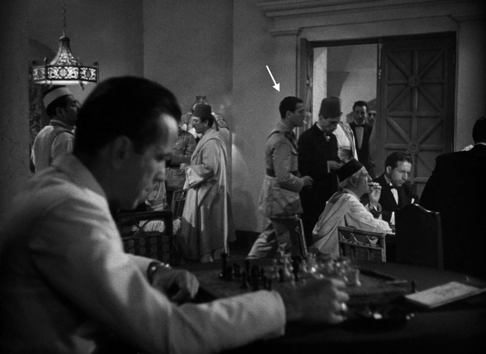 A cigarette from Casablanca (1943) - 0:09:12