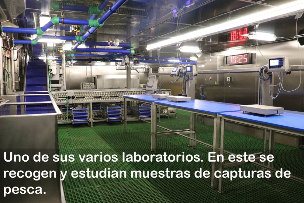 Uno de los laboratorios del buque. 