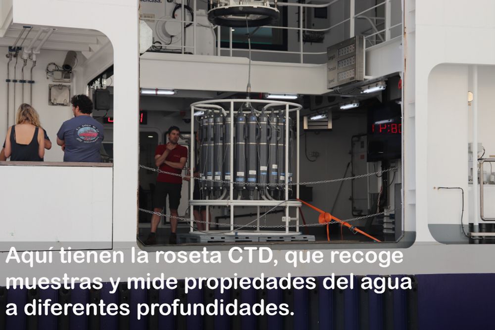 Roseta CTD para tomar datos y muestras a diferentes profundidades del mar.