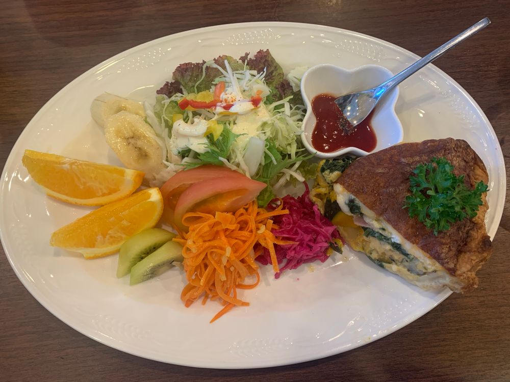 this cafe does a great quiche plate as well!! it's cafe kizuna near the glover garden in nagasaki, i really recommend it and would go back to nagasaki just for this someday 😂 
