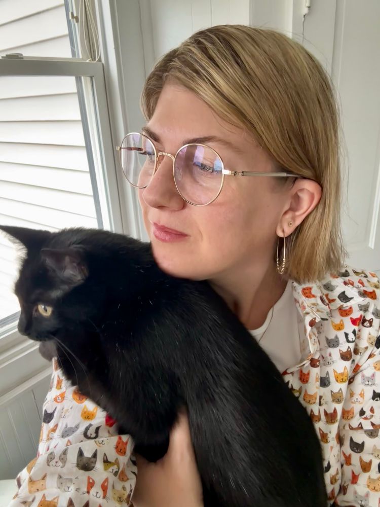 Josie is very bebby. You can also see my shirt’s cat pattern better here. 