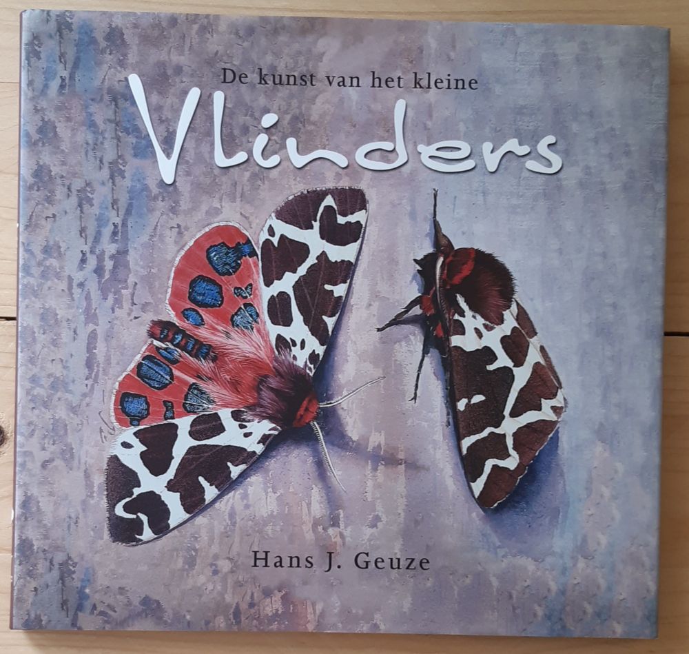 Afbeeldingen van het genoemde natuurboek.
