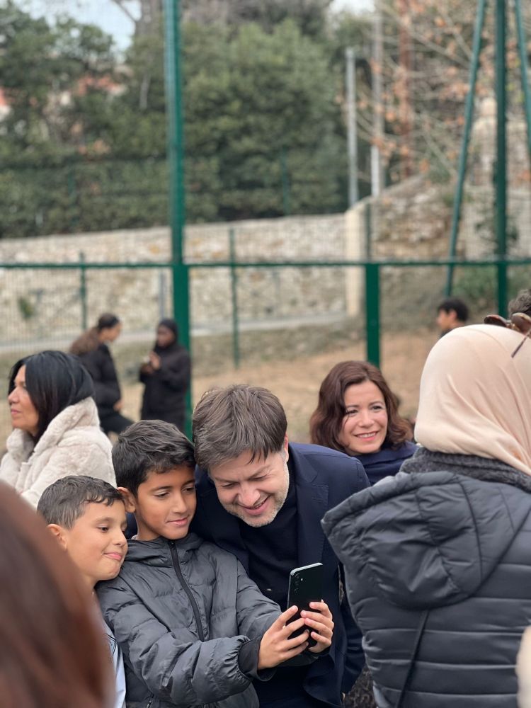 Selfie d’enfants avec Benoît Payan, Maire de Marseille 