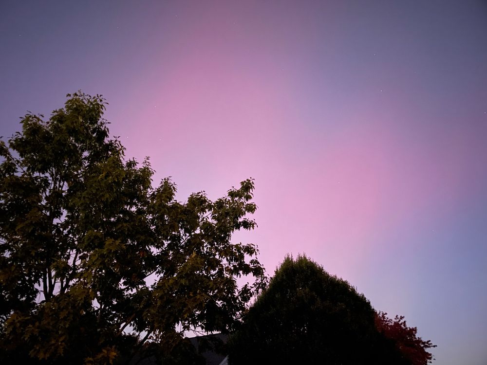 Another shot of the Aurora looking NE from south of Buffalo