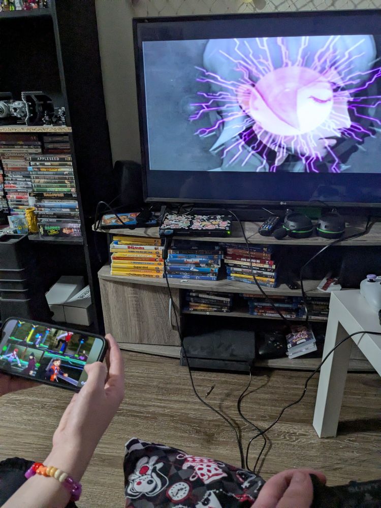 Digital Devil Saga's opening is playing on the TV meanwhile my partner was watching a persona 3 dancing video HELPL