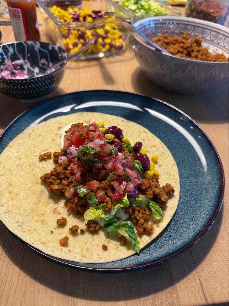Taco with vegetarian meat, pico de gallo, lettuce, and salsa 