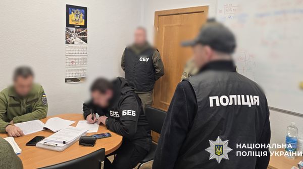 У Вінницькій області посадовці регіонального підрозділу Сил логістики ЗСУ разом із підрядниками заку